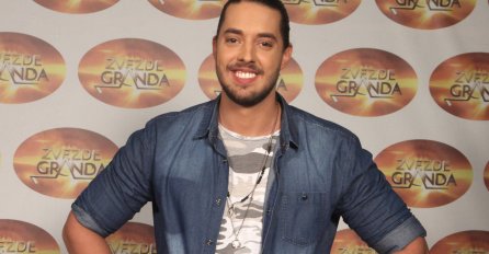 KO JE TAKMIČAR koji se se sinoć pojavio RASKOČAN DO POJASA: Pokidao na sceni Zvezda granda, A EVO KO JE ON USTVARI