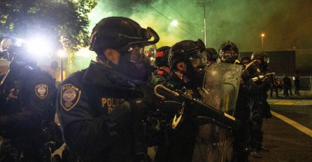 Ide li Amerika putem Weimarske Republike? Nekoć najrazvijenija zemlja svijeta doživjela je slom demokracije i započela svjetski rat, a sličnosti između nje i Amerike danas sve su brojnije