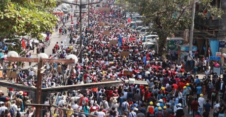 Policija u Mijanmaru koristila vodene topove protiv demonstranata