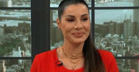 MIA BORISAVLJEVIĆ BEZ BLAMA PODIGLA MAJICU I POKAZALA TRUDNIČKI STOMAK: Pjevačica objavila kako izgleda u drugom stanju! (FOTO)