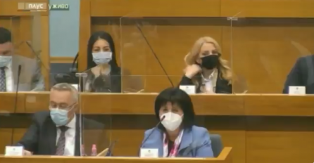 APLAUZ U NSRS: "Naš predsjednik, gospodin Milorad Dodik nije nikakav nacionalista i ne mrzi ljude"