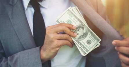 Ovaj čovjek ZARAĐUJE MILIONE, A NE RADI NIŠTA: Nećete vjerovati KAKO MU TO POLAZI ZA RUKOM!