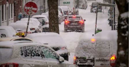 RANO JUTROS SNIJEG OKOVAO ISTOK DRŽAVE, saobraćaj u kolapsu: Izmjereno - 26.7 stepeni Celzijusa, POGLEDAJTE PRIZORE IZ NJEMAČKE