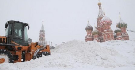 GLAVNI GRAD ZATPAN, PALO 56 cm SNIJEGA, METEOROLOZI UPOZORAVAJU: Rekorna visina snijega u Moskvi