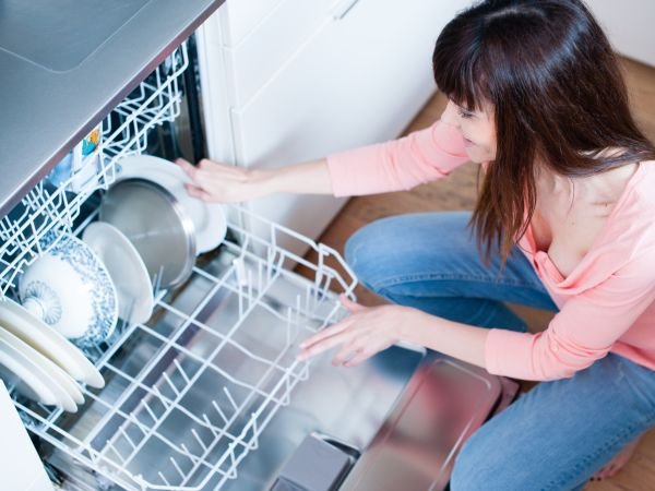 sta-ne-treba-prati-u-masini-za-pranje-posuda-cl-1