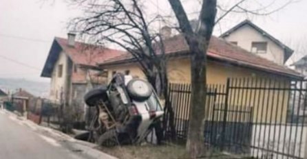 Poledica u Sarajevu izazvala dramu na cesti: Vozilo završilo u dvorištu kuće, vozač izgubio kontrolu