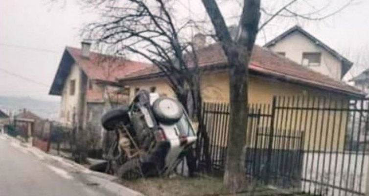 6028e6a0-5140-448c-8e02-6d150a0a0a78-vozilo-nesreca-poledica-preview