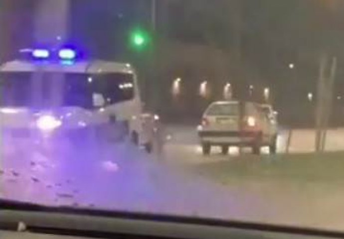 FILMSKA POTJERA U NOVOM SADU: Automobil "upao" u kontra smjer, a onda je patrola krenula za njim (VIDEO)