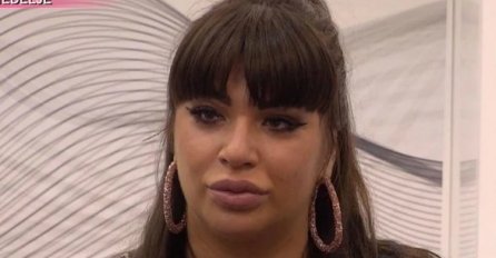 ZIDOVI BEZ FASADE, ORONULA KAPIJA  I BILJKE ZARASLE U KOROV, EVO GDJE JE MILJANA KULIĆ ŽIVJELA PRIJE ZADRUGE: Sada živi u luksuznom domu (FOTO)