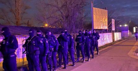 POLICIJA UPALA NA NASTUP SLOBE RADANOVIĆA: Kad su ušli unutra, ostali zgroženi - "SRAM VAS BILO, SVI NAPUSTITE LOKAL"