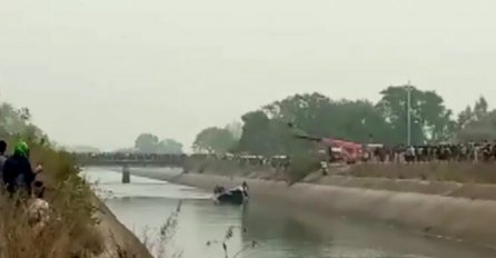 Autobus sletio s mosta, poginulo najmanje 40 osoba u Indiji