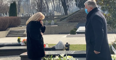 GOCA STIGLA NA GROB ŠABANA ŠAULIĆA, MJESECIMA JE NISMO VIDJELI: Potresne slike, evo ko je stigao s njom (FOTO)