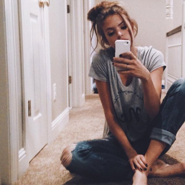 9ef85d7f2d315942b5be643a58c172ea-mirror-selfies-mirror-selfie-ideas