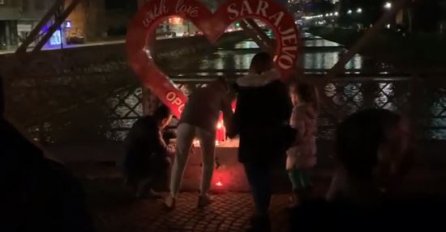 Sarajevo se oprostilo od velikana: Građani pale svijeće za Đorđa Balaševića (VIDEO)