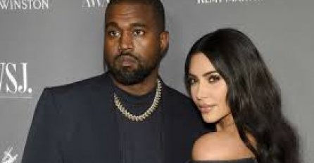 Kanye West "dao ostavku u realitiju" nakon podnošenja razvoda od Kim Kardashian: "Sumorni je dan"