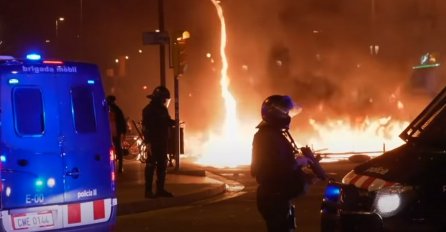 NASTAVLJAJU SE NEMIRI U KATALONIJI - premijer Sanchez poručio kako je ovo "napad na demokraciju"