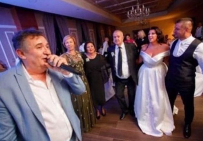 Fotografija Budnje sa Enrom Suljić koju “ne poznaje” nastala na svadbi njegove kćerke