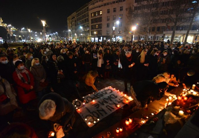 Beograđani se i večeras opraštaju od Ðorđa Balaševića