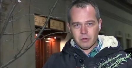 REPORTER SE JAVIO ISPRED BALAŠEVIĆEVE KUĆE, OČI PUNE SUZA: Pogledajte šta drži u ruci (FOTO)