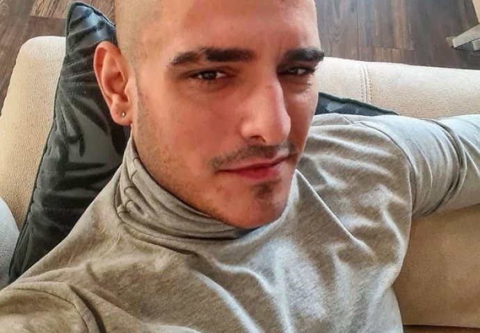 PONOVO SE UDEBLJAO DARKO LAZIĆ, NOĆU JEO ČOKOLADU I SADA POKAZAO SALO NA STOMAKU: Imao je 168 kilograma, a sada... (FOTO)