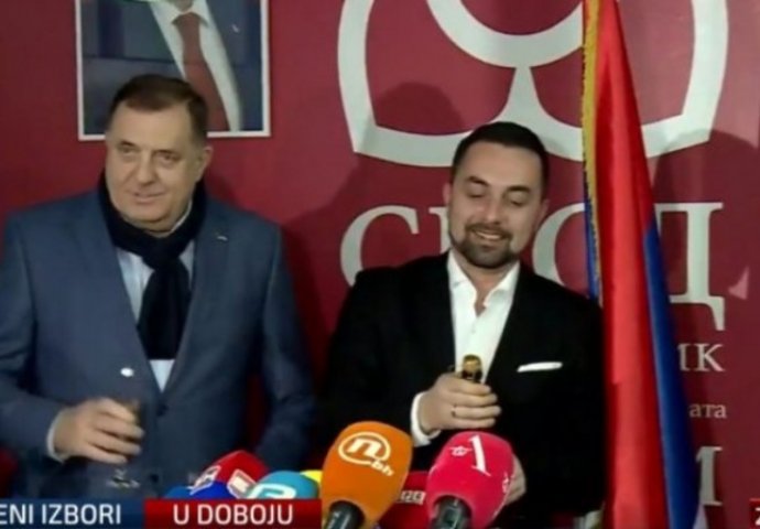 U znak pobjede SNSD-a u Doboju otvoren šampanjac