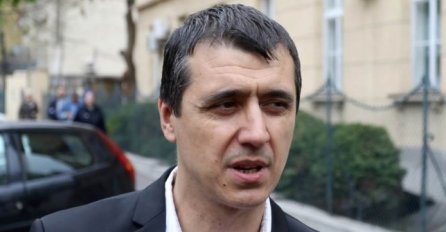 MARKO BULAT U CRNINI, POTPUNO SE ZAPUSTIO- OBJAVLJENE NOVE SLIKE: DUGA KOSA, NEUREDNA BRADA, evo šta se desilo