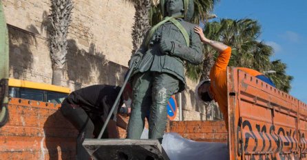 Posljednji kip diktatora Franca uklonjen u 'historijskom danu' za Španiju