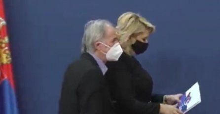 DR PELEMIŠ DANAS ZAGRLIO DARIJU I ŠAPNUO JOJ OVE RIJEČI: Nije bilo za svačije uši, ali ipak greškom je čula cijela sala