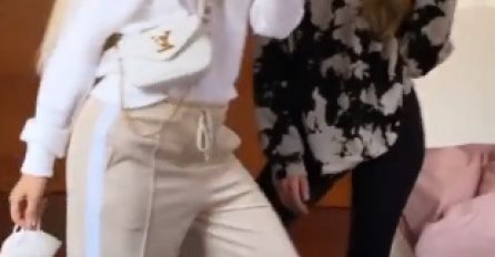 VIDITE LI 1 NEOBIČAN DETALJ NA SLICI JELENE KARLEUŠE I NJENE KĆERKE: Fanovi su u šoku, evo šta im pišu u komentarima