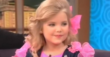 PROGLASILI SU JE NAJLJEPŠOM DJEVOJČICOM NA SVIJETU, kao mala išla u solarijum, imala vještačke nokte: Sada je porasla i EVO KAKO IZGLEDA