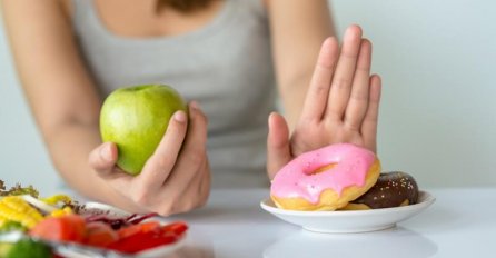 POZNATI SU ODLIJEPILI ZA OVOM DIJETOM Kombinacija 2 jednostavna sastojka TOPI KILOGRAME tri puta brže