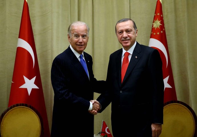 170 američkih zakonodavaca poziva Bidenovu administraciju da se pozabavi "zabrinjavajućim" pitanjima ljudskih prava dok formuliše politiku odnosa sa Turskom