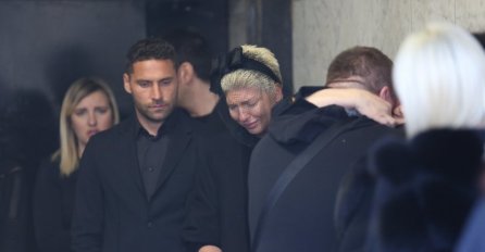 2 GODINE OD SMRTI DIVNE KARLEUŠE, osvanula TUŽNA OBJAVA NA JELENINOM PROFILU: "Slika je nastala u bolnici VMA, kad je išla da primi hemioterapiju" 