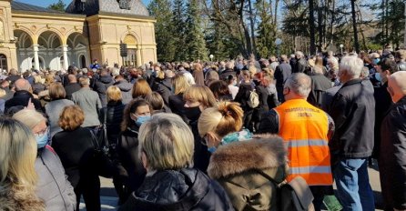 Danas sprovod Milanu Bandiću: Stvorila se ogromna gužva na Mirogoju