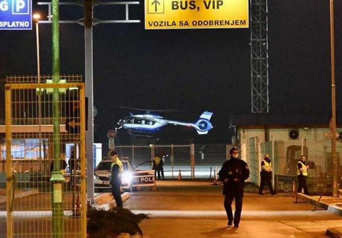 Pogledajte kako izgleda zloglasni Darko Elez nakon izručenja iz Srbije i kako je "dočekan" na Sarajevskom Aerodromu! (FOTO)