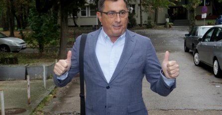 VOJA NEDELJKOVIĆ OŽENIO 17 GODINA MLAĐU DOKTORICU MAU: Tek da vidite kako ona izgleda