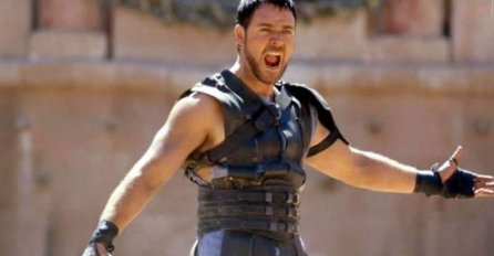 BIO JE NEVIĐENI FRAJER U "GLADIJATORU", A SADA JE POTPUNO DRUGAČIJI! Rasel Krou se UGOJIO, nećete vjerovati kako IZGLEDA /FOTO/