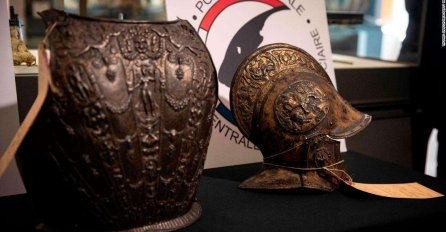 Ukradeni oklop iz 16. stoljeća vraćen  u muzej Louvre desetljećima nakon krađe
