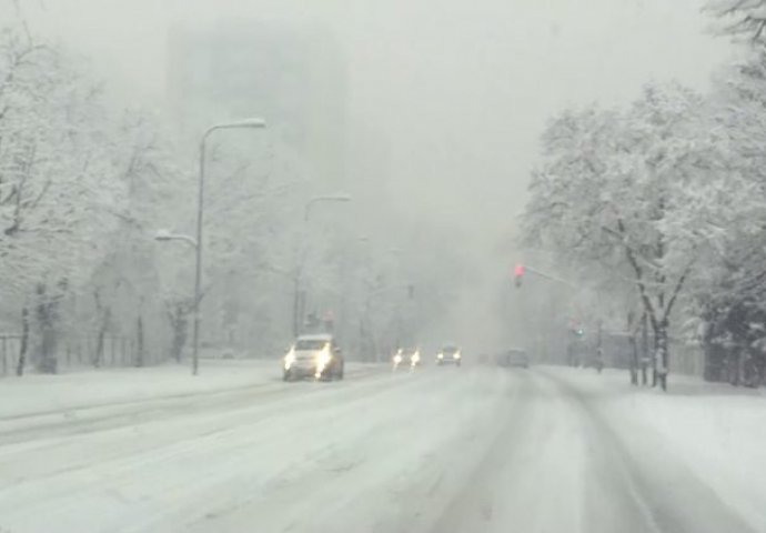 Stiglo upozorenje zbog snijega, evo gdje će ga biti najviše: Vozači, oprez!