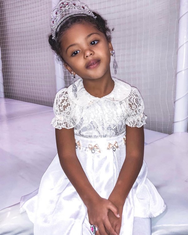 kseniya-bella-43699417-2070237076361400-6903848923512132723-n