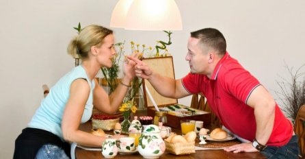 OVIH 6 STVARI NIKAKO NE SMIJETE POKLONITI ŽENI ZA 8.MART, OBJAVLJEN SPISAK NAJGORIH POKLONA: Ovako nećete usrećiti ženu