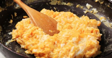 2 TRIKA ZA SAVRŠENA JAJA, BIĆE VAM ŽAO ŠTO IH NISTE ZNALI RANIJE! Kuhari otkrili tajne sastojke za najukusniju kajganu