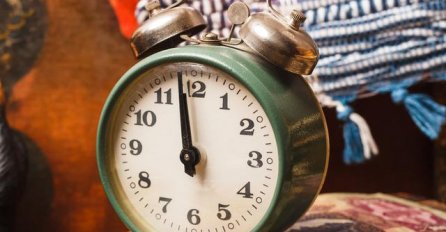 Evo šta TAČNO znači kada kazaljke pokazuju 22:22, 15:15 i druge jednake brojeve: Mislili smo da je to kad neko misli na nas, A ISTINA JE...