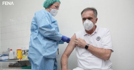 Vakcinacija uposlenika Opće bolnice: Drljević i Gavrankapetanović prvi primili vakcine