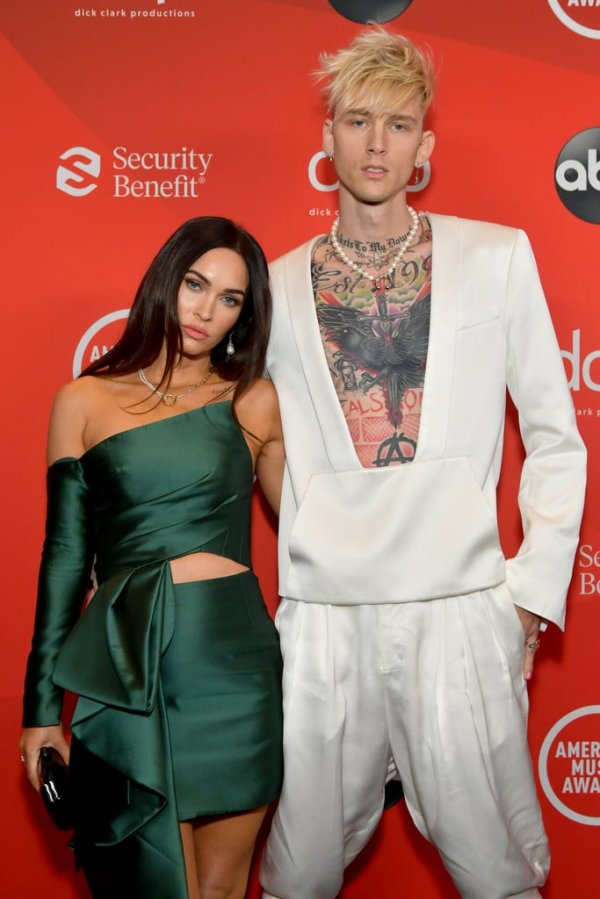 megan-fox-machine-gun-kelly-at-american-music-awards
