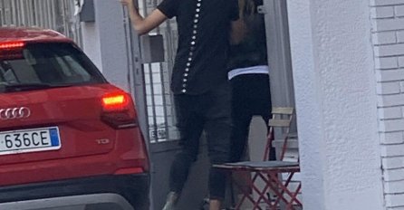 BLIJEDO LICE, KAČKET NA GLAVI! SNIMILI ŽENU NENADA ALEKSIĆA ISPRED SALONA: Pogledajte u kakvom su je stanju zatekli (FOTO)