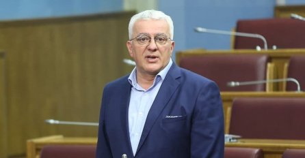 POSLIJE 28 GODINA VLASTI Mila Đukanovića:  Andrija Mandić proglasio pobjedu!