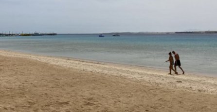 CIJENE PALE, TEMPERATURA MORA 25 STEPENI, NE TREBAJU VAM VELIKE PARE: Srbi masovno pakuju kofere i odlaze na ovo mjesto