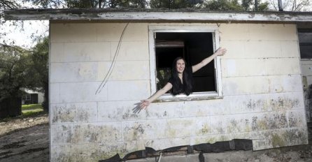 " OVO JE NAJRUŽNIJA KUĆA U ULICI, KROV PROKIŠNJAVA A POD ŠKRIPI" Pogledajte oglas koji je žena objavila  - OVAKO SIGURNO NEĆE PRODTI KUĆU