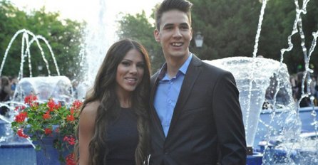 PRIJE 5 GODINA JE IŠAO NA MATURU SA SANDROM AFRIKOM: A čekajte da vidite kako danas izgleda - TEK ČIM SE BAVI (FOTO)